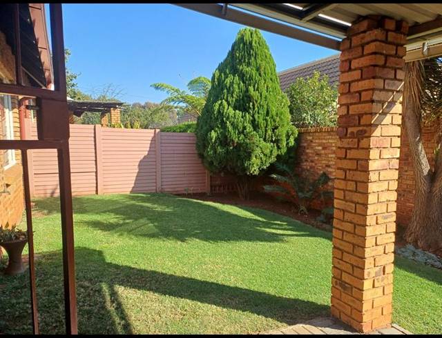 2 BEDROOM PROPERTY TO RENT IN ROOIHUISKRAAL NORTH